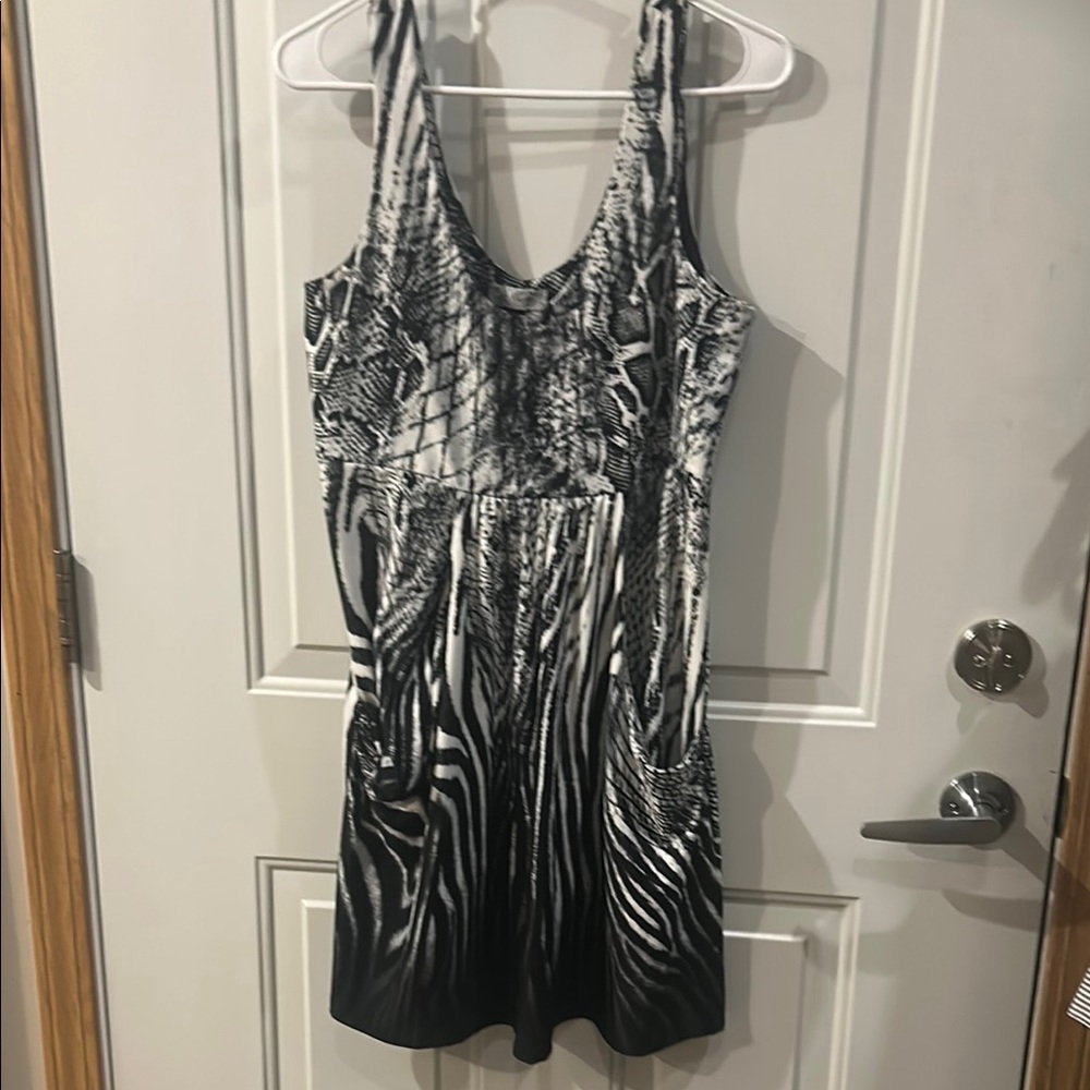 J. Valdi Women’s Medium Black and White Print Dress Swim Coverup Pockets